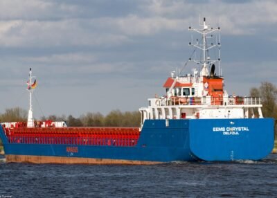 Eems Chrystal in Kiel Canal passing Breiholz, 08-04-2012