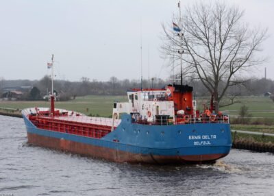 Eems Delta in Eemskanaal passing Delfzijl, 02-01-2016