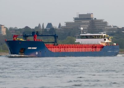 Eems Servant on river Waal passing Nijmegen, 02-05-2013