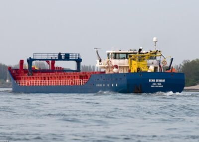 Eems Servant on river Waal passing Nijmegen, 02-05-2013