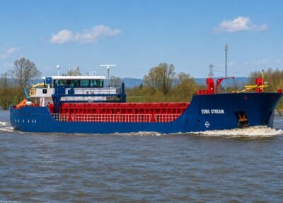 Eems Stream on river Waal passing Ooij, 15-01-2011