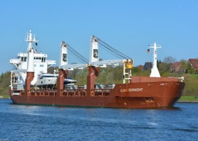 Elandsgracht in Kiel Canal passing Sehestedt, 30-04-2017