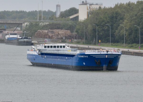 Elisabeth-S in Albert Canal passing Genk, 26-09-2022