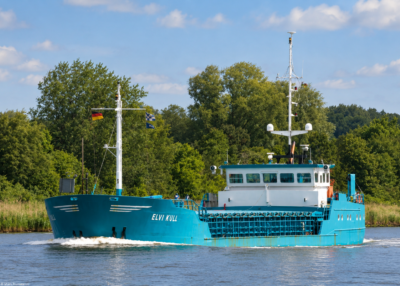 Elvi Kull in Kiel Canal passing Breiholz, 31-05-2014