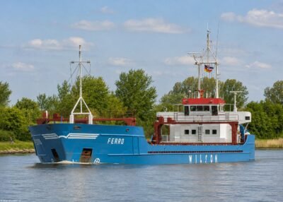 Ferro in Kiel Canal passing Breiholz, 14-05-2015