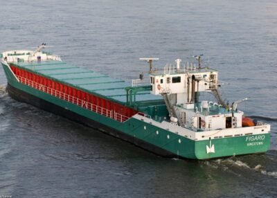 Figaro on river Rhine passing Emmerich, 09-05-2012