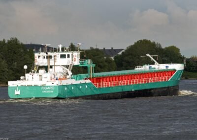 Figaro on river Rhine passing Millingen, 09-05-2012