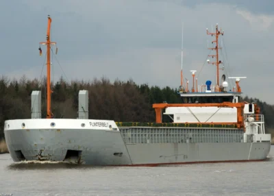 Flinterbelt in Kiel Canal passing Burg, 04-04-2010