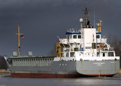 Flinterforest in Kiel Canal passing Burg, 03-04-2010
