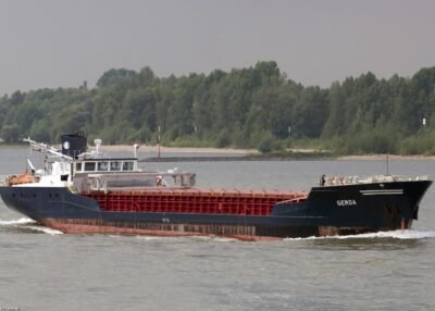Gerda on river Rhine pasing Emmerich, 20-07-2011
