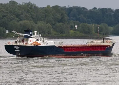 Gerda on river Rhine pasing Emmerich, 20-07-2011