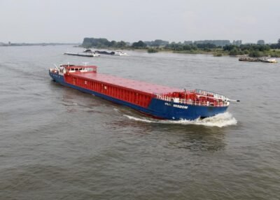 H&S Wisdom on river Rhine passing Tolkamer, 05-08-2021