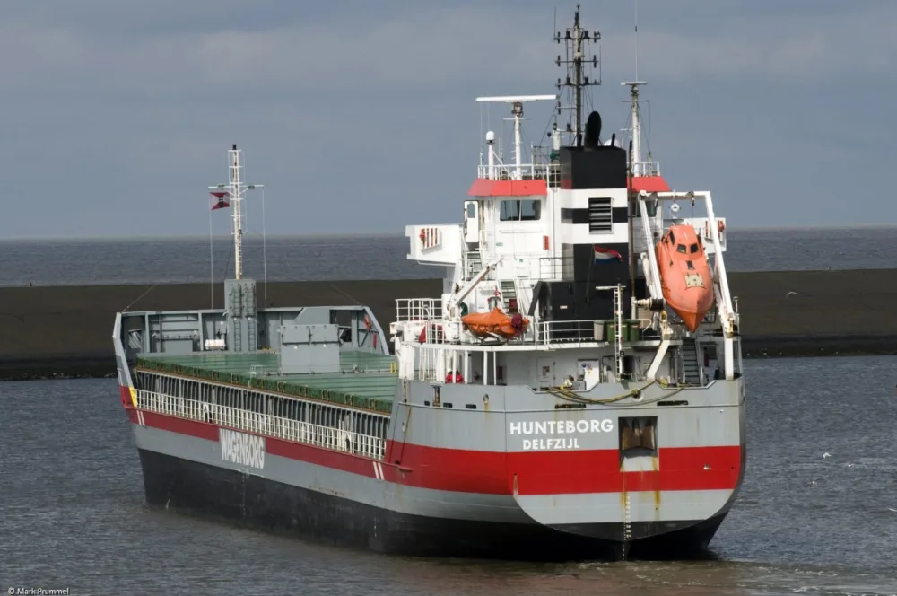 Hunteborg arriving in Harlingen, 21-04-2012