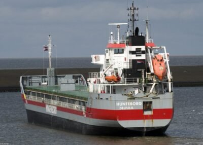 Hunteborg arriving in Harlingen, 21-04-2012