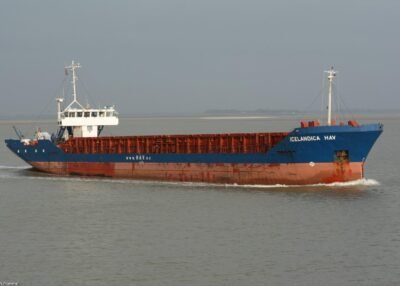 Icelandica Hav on river Scheldt passing Terneuzen, 27-12-2016