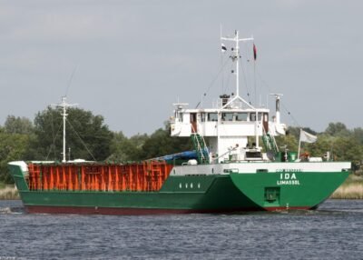 Ida in Kiel Canal passing Breiholz, 31-05-2014
