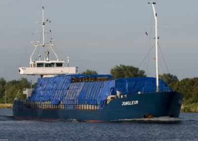 Jongleur in Kiel Canal passing Breiholz, 30-05-2014