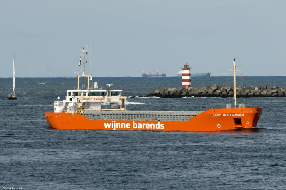 Lady Alexandra inbound IJmuiden, 01-09-2012