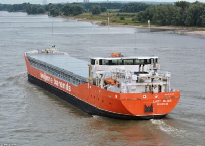 Lady Alida on river Waal passing Ewijk, 03-08-2021