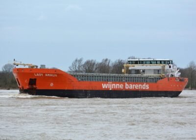 Lady Amalia on river Rhine passing Tolkamer, 15-02-2020