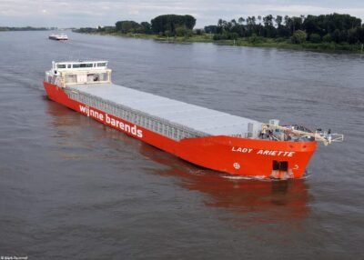 Lady Ariette on river Rhine passing Tolkamer, 07-07-2021