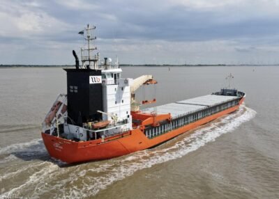 Lady Clarissa on river Ems heading for Papenburg, 03-07-2002