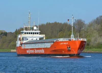 Lady Nola in Kiel Canal passing Sehestedt, 30-04-2017