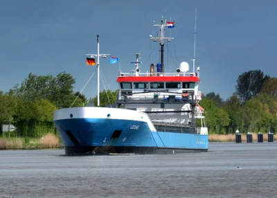Leonie in Kiel Canal passing Breiholz, 17-05-2015