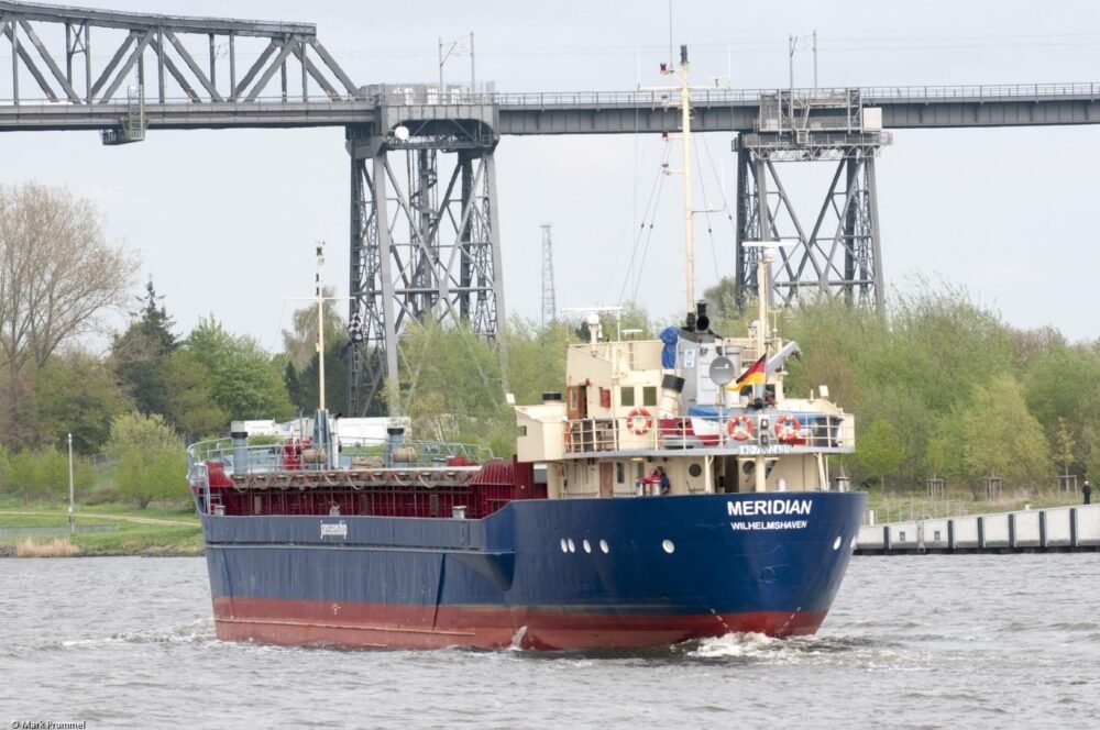 Meridian in Kiel Canal passing Rendsburg, 10-05-2013