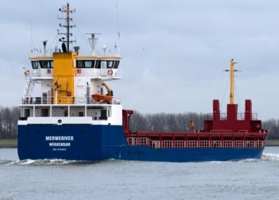 Merweriver inbound Rotterdam passing Rozenburg, 16-12-2012