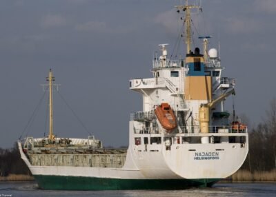 Najaden in Kiel Canal passing Burg, 03-04-2010