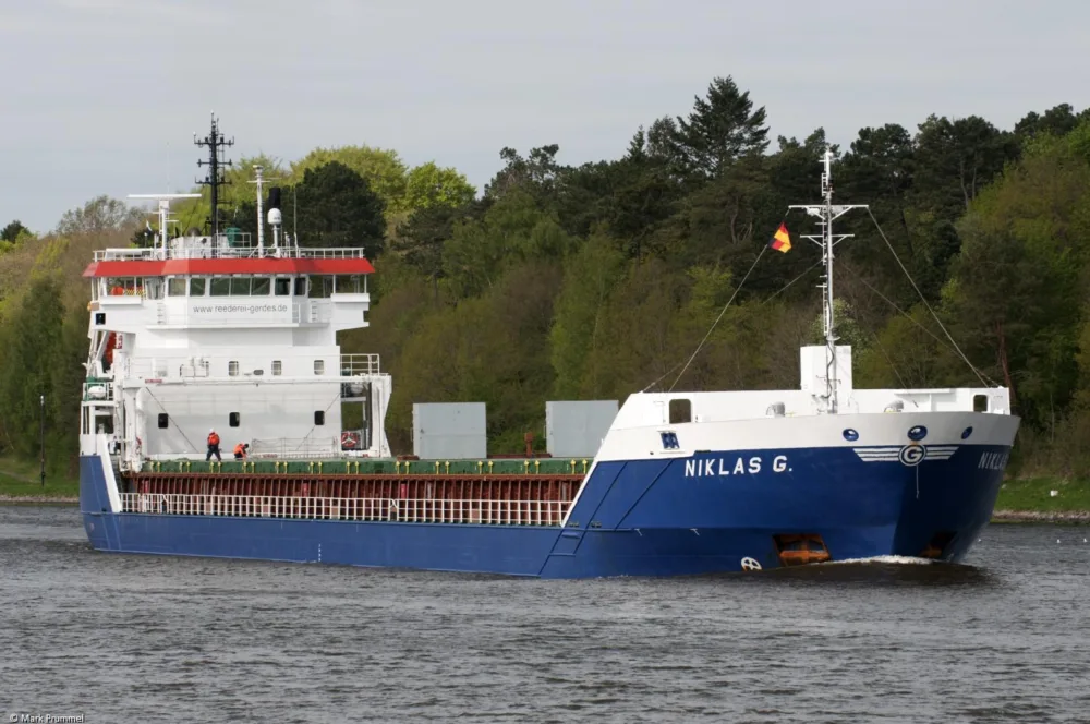 Niklas G. in Kiel Canal passing Rendsburg, 10-05-2013