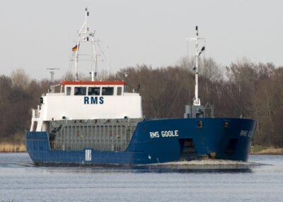 RMS Goole in Kiel Canal passing Burg, 03-04-2010