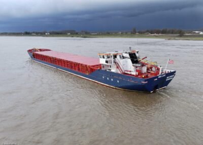 RMS Laar on river Waal passing Vuren, 07-01-2022