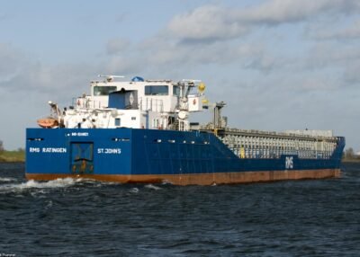 RMS Ratingen on river Lek passing Beusichem, 25-11-2012
