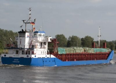 Saxum in Kiel Canal passing Rendsburg, 31-05-2014