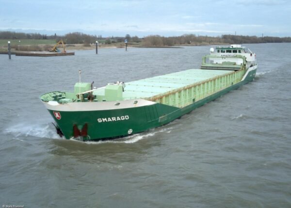 Smaragd on river Rhine passing Spijk, 17-02-2022