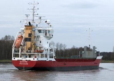 Swegard in Kiel Canal passing Breiholz, 07-04-2012