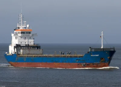Vechtdiep on river Elbe passing Cuxhaven, 05-04-2010