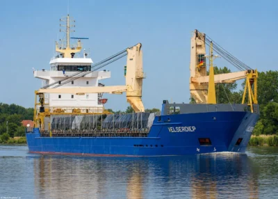 Velserdiep in Kiel Canal passing Burg, 27-06-2014