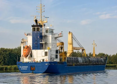Velserdiep in Kiel Canal passing Burg, 27-06-20Velserdiep in Kiel Canal passing Breiholz, 27-06-201414