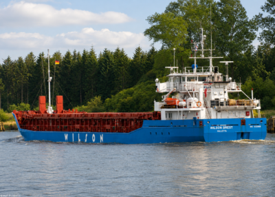 Wilson Brest in Kiel Canal passing Breiholz, 31-05-2014