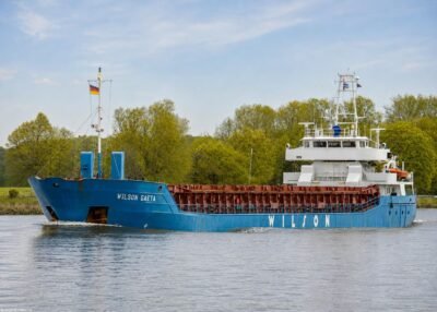Wilson Gaeta in Kiel Canal passing Breiholz, 14-05-2015