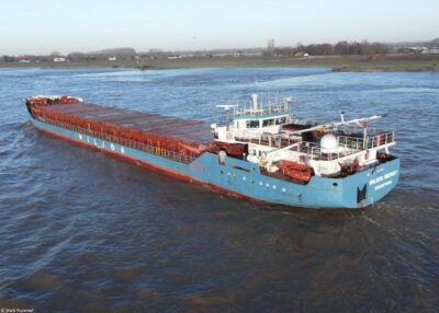 Wilson Mersey on river Waal passing Vuren, 12-02-2022