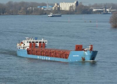 Wilson Wisla on river Rhine passing Emmerich, 21-02-2021