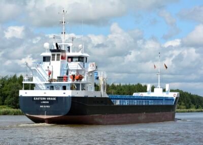 Eastern Virage in Kiel Canal passing Burg, 18-06-2016