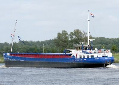 Jeanny in Kiel Canal passing Breiholz, 31-05-2014