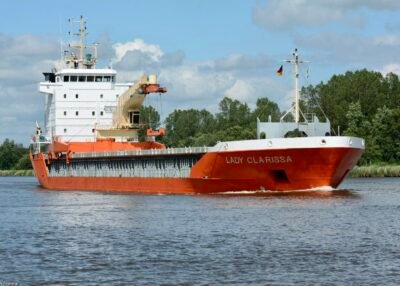 Lady Clarissa in Kiel Canal passing Burg, 18-06-2016