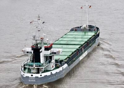 Rhinborg in Kiel Canal passing Grünenthal, 03-04-2010