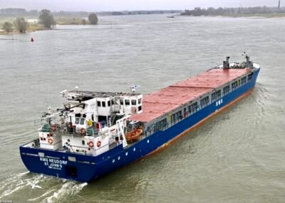 RMS Neudorf on river Waal passing Nijmegen, 30-01-2011